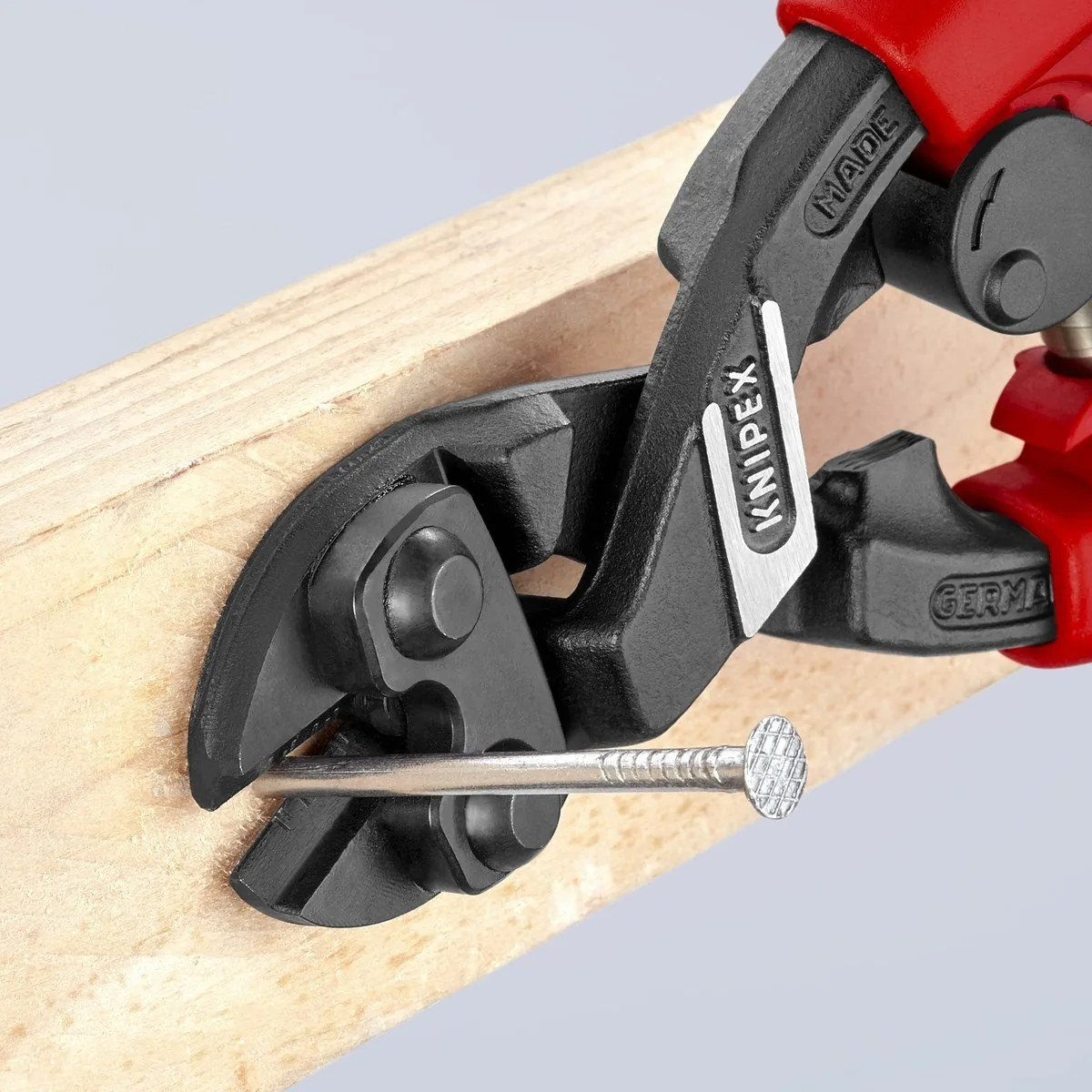 Compact bolt cutters CoBolt