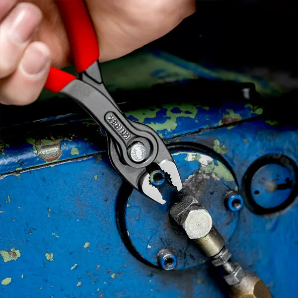 Kìm tháo ốc mòn TwinGrip Knipex 82 01 150 sử dụng cơ cấu trượt ba nấc bằng nút bấm, đổi khẩu độ nhanh.