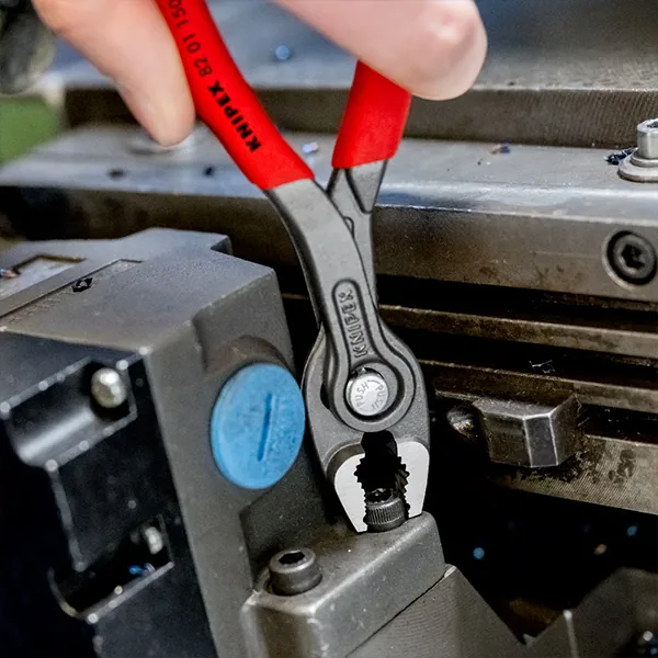 Knipex TwinGrip 82 01 150 hỗ trợ dải kẹp 3–16 mm, áp dụng cho bu lông, ống nhỏ và chi tiết phẳng đến 6 mm.