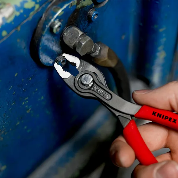 Kìm tháo ốc mòn TwinGrip Knipex 82 01 150 dùng hàm kẹp trước và bên hông để mở ốc trờn và bu lông gỉ.