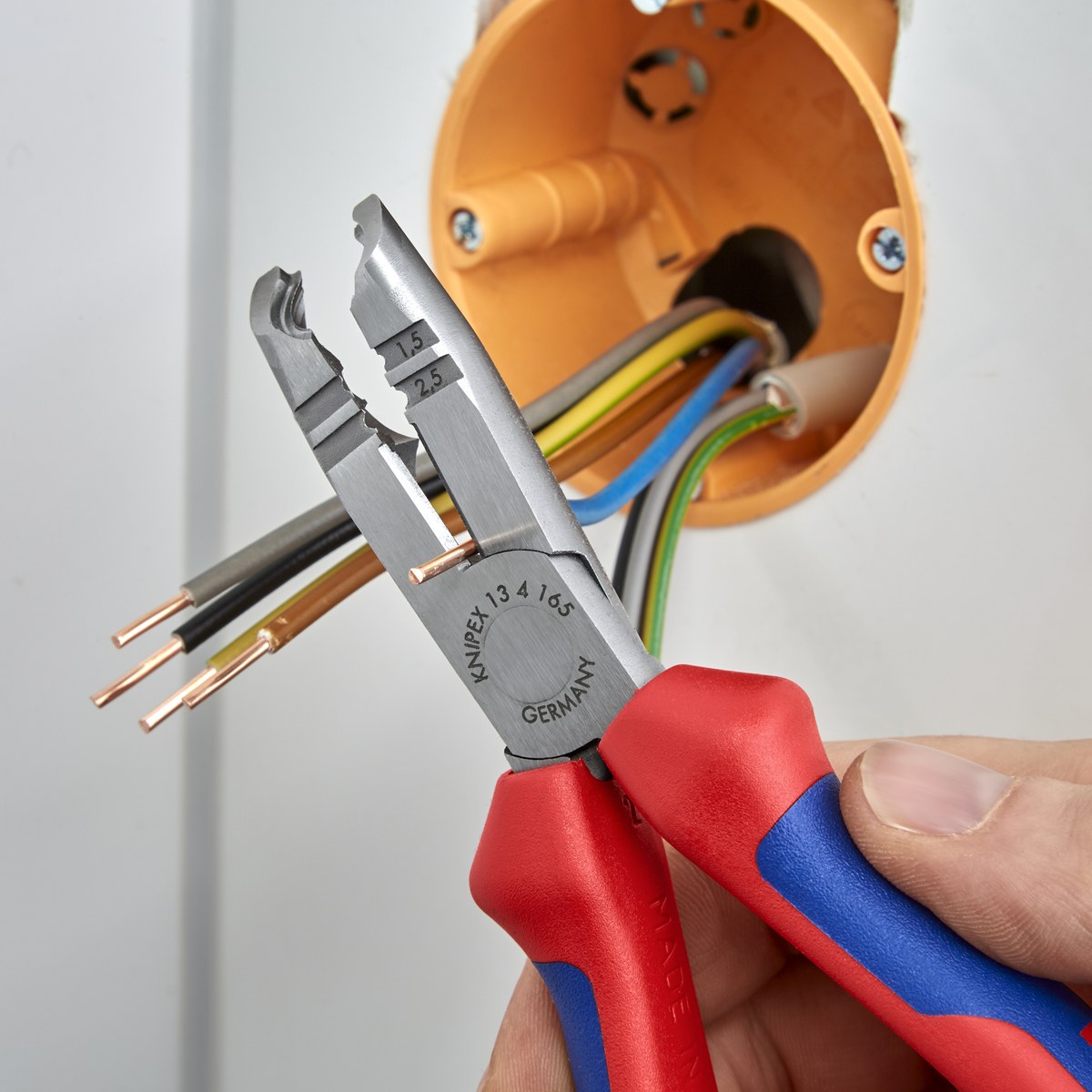 Kìm cắt tuốt dây chính xác KNIPEX 13 42 165, dài 165mm thumbnail 4