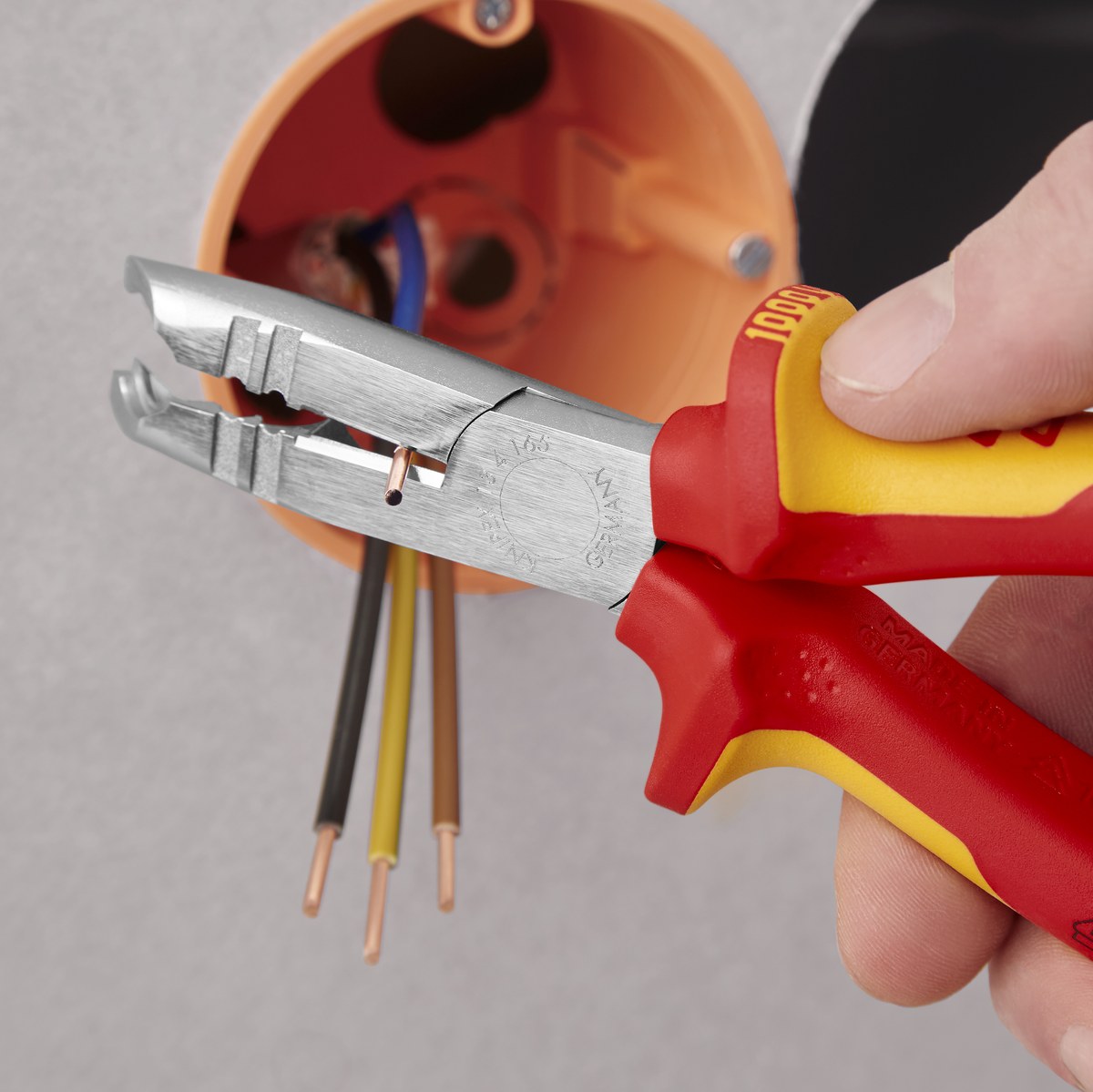 Kìm cắt tuốt dây chính xác KNIPEX 13 46 165 SB, dài 165mm thumbnail 5