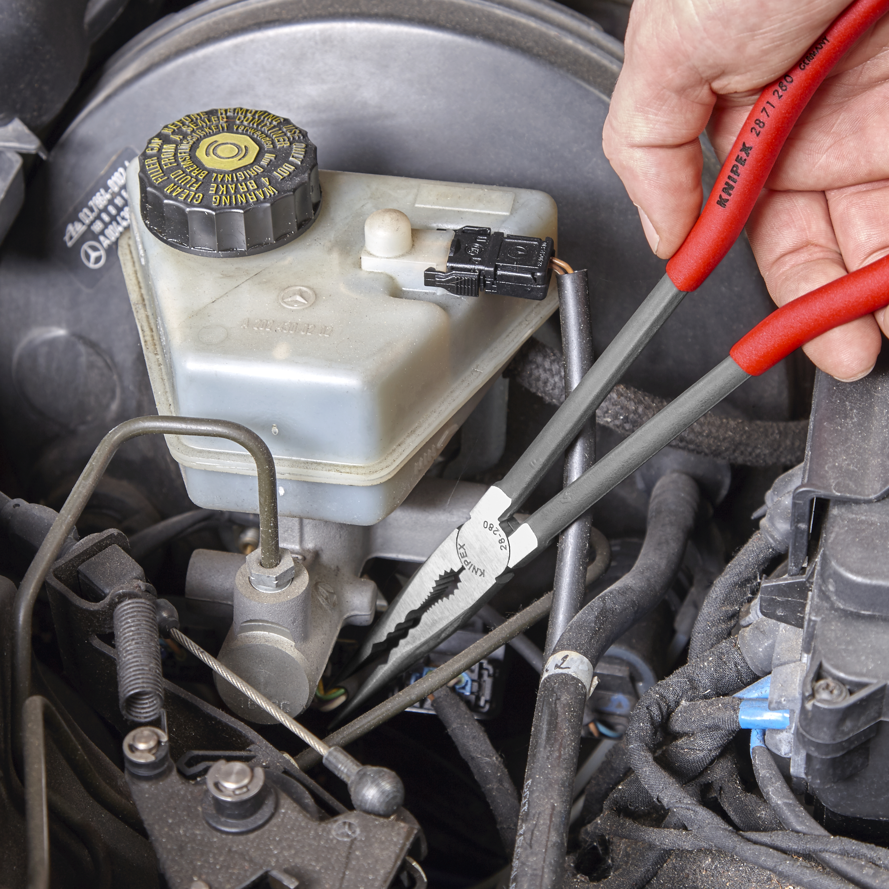 KNIPEX 28 71 280 SB Long Reach Needle Nose Pliers with transverse profiles 280 mm black atramentized with plastic coating polished thumbnail 3