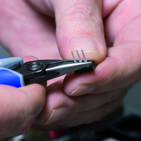 KNIPEX 34 22 130 Precision Electronics Gripping Pliers 130 mm burnished with multi-component handles polished thumbnail 2