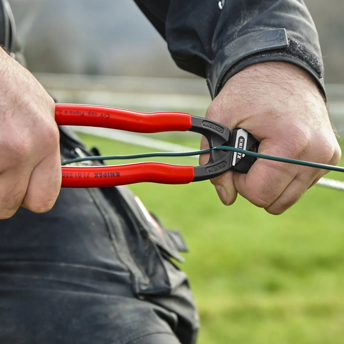KNIPEX 71 01 250 SB CoBolt® XL Compact Bolt Cutter 250 mm black atramentized with plastic coating thumbnail 5