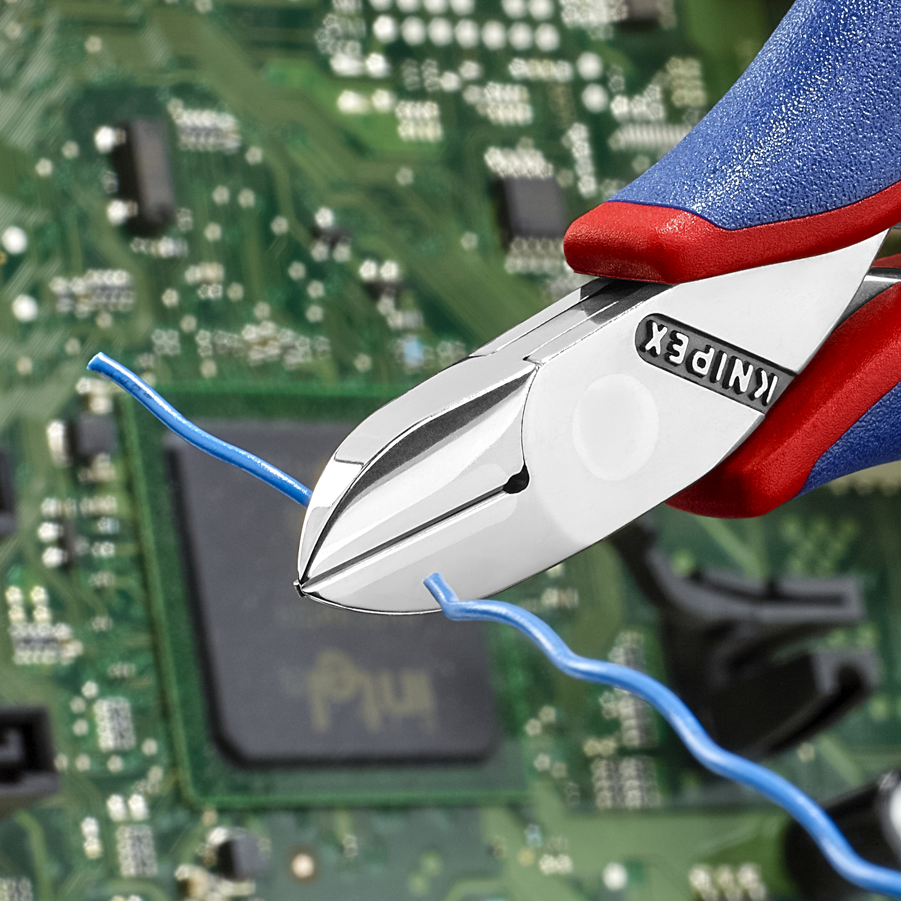 KNIPEX 77 12 115 SB Electronics Diagonal Cutter with box joint 115 mm with multi-component handles mirror polished thumbnail 3