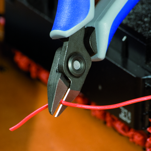 KNIPEX 79 32 125 Precision Electronics Diagonal Cutter 125 mm burnished with multi-component handles polished thumbnail 3