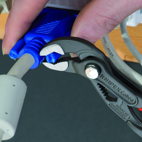 KNIPEX 87 01 125 SB Cobra® High-Tech Water Pump Pliers 125 mm grey atramentized with non-slip plastic coating polished thumbnail 4