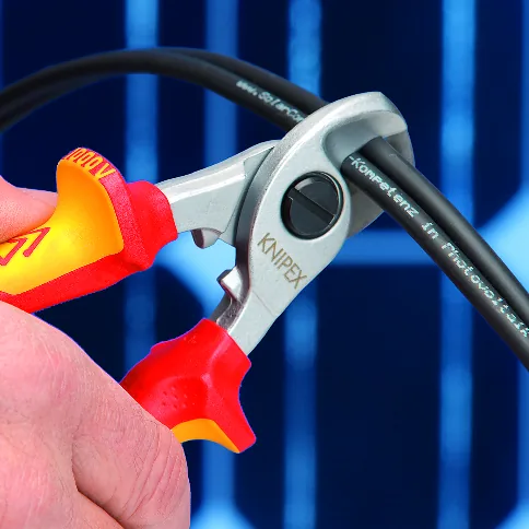 KNIPEX 95 26 165 SB Cable Shears With opening spring 165 mm chrome-plated insulated with multi-component grips, VDE-tested thumbnail 4
