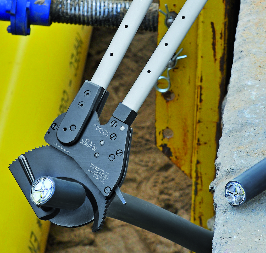 KNIPEX 95 32 100 Cable Cutter (ratchet action) with telescopic handles 680 mm with multi-component handles burnished thumbnail 2