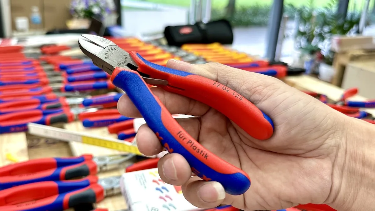 Kim cat nhua Knipex 72 02 125 9257