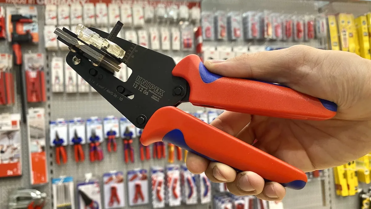 kim tuot day KNIPEX 12 12 06 7