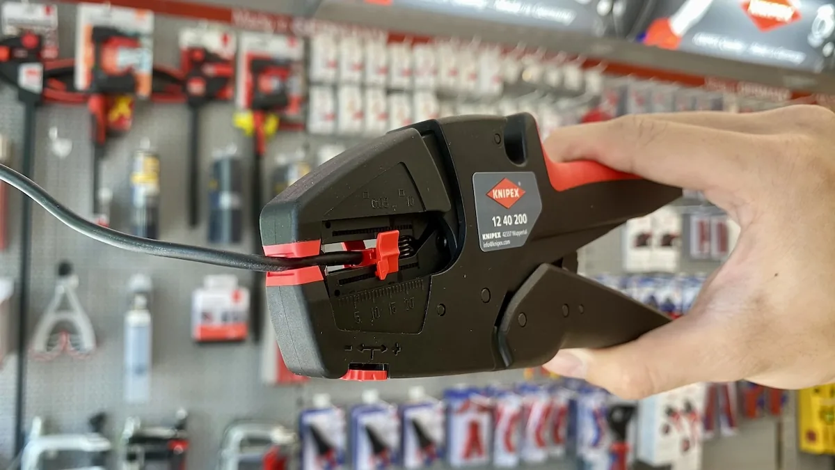 kim tuot day KNIPEX 12 40 200 13