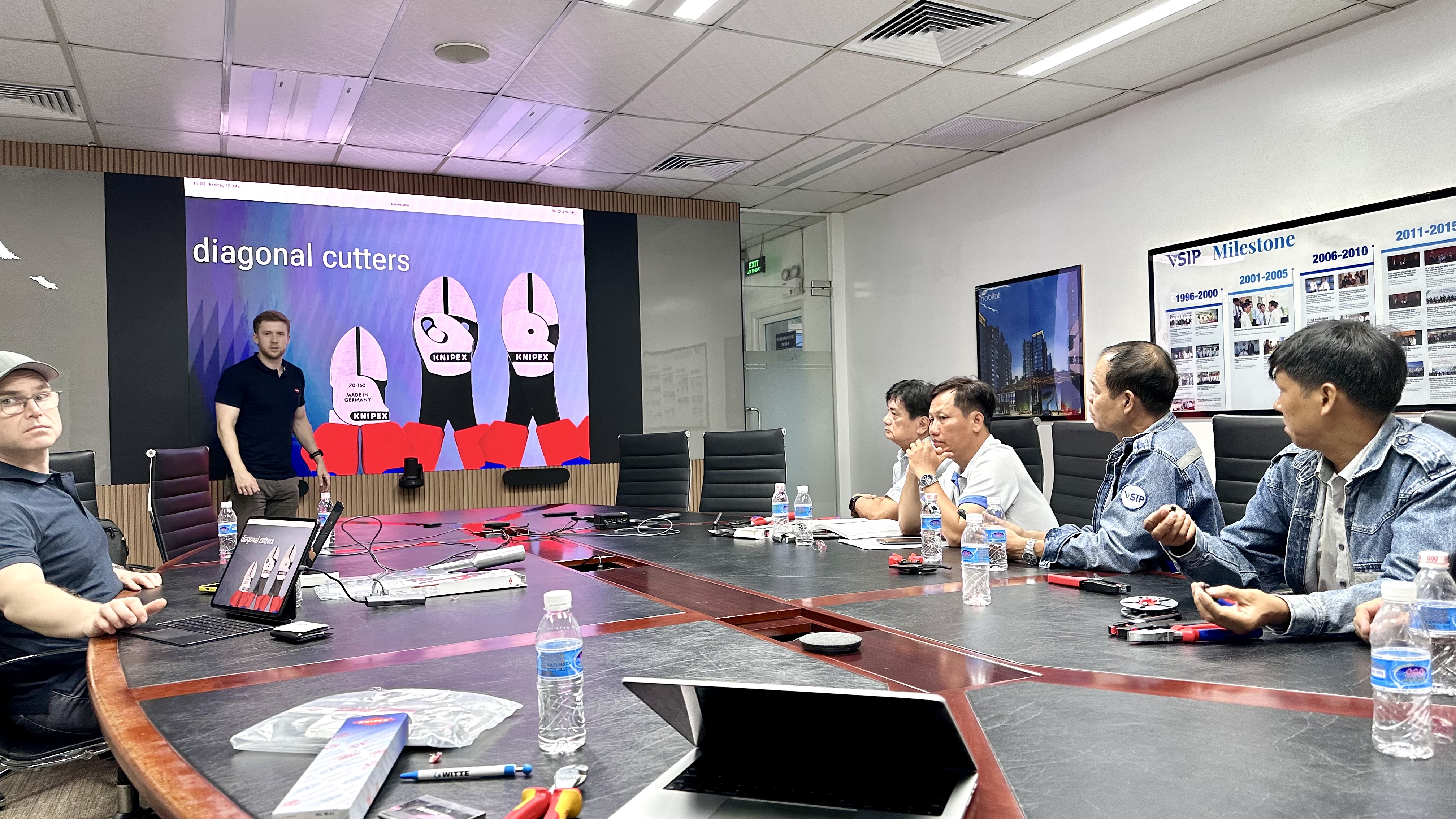 Độ ngũ tư vấn bán hàng Knipex chuyên nghiệp